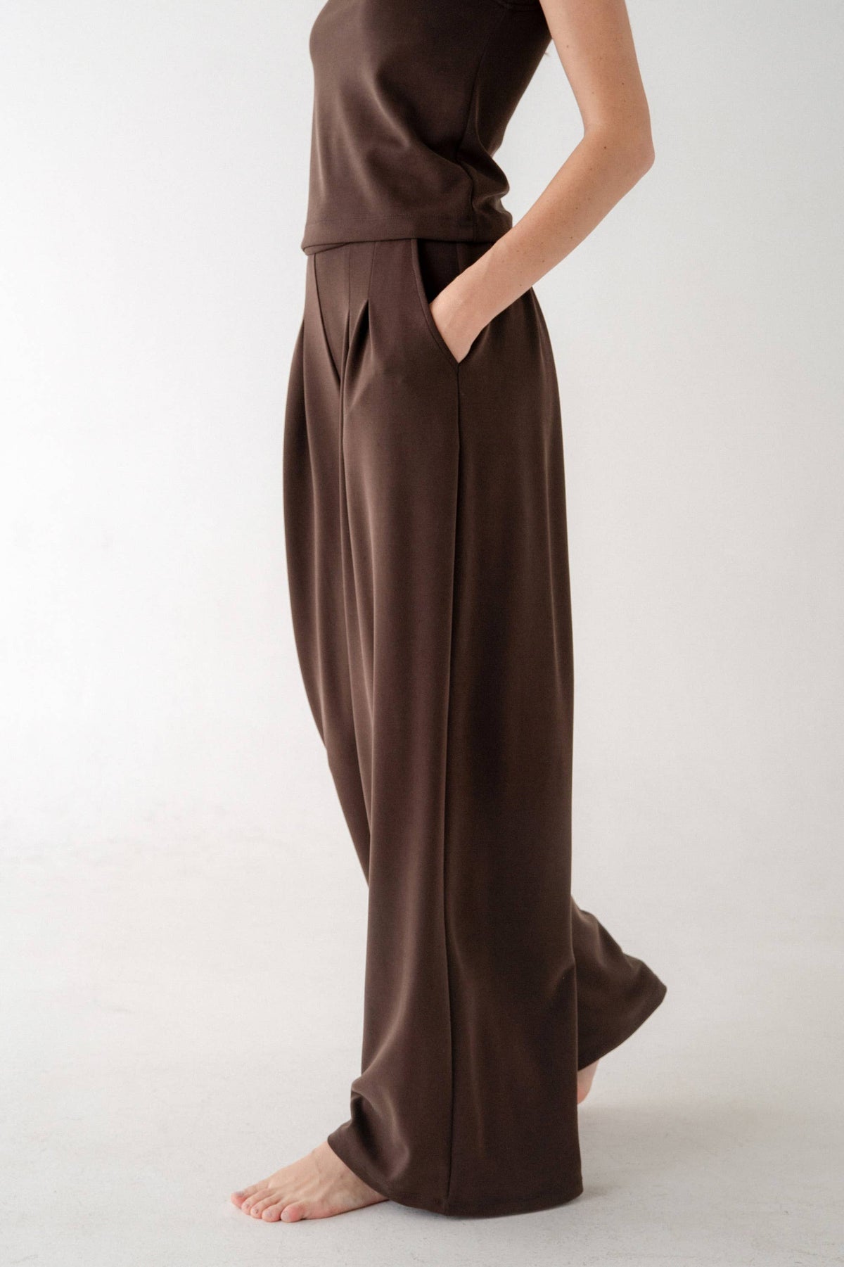 PLEATED WIDE LEG SWEATPANTS