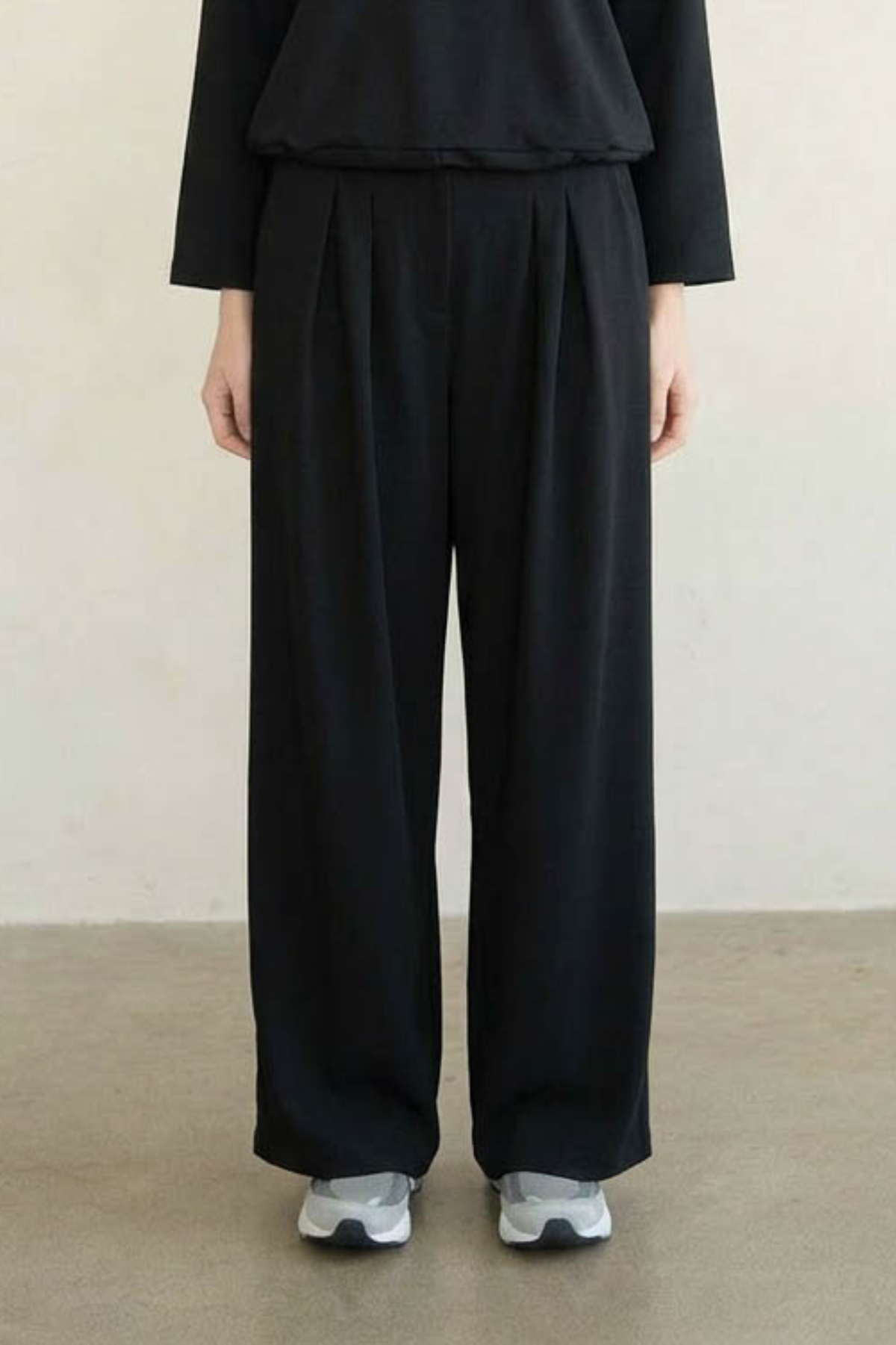 PLEATED WIDE LEG SWEATPANTS
