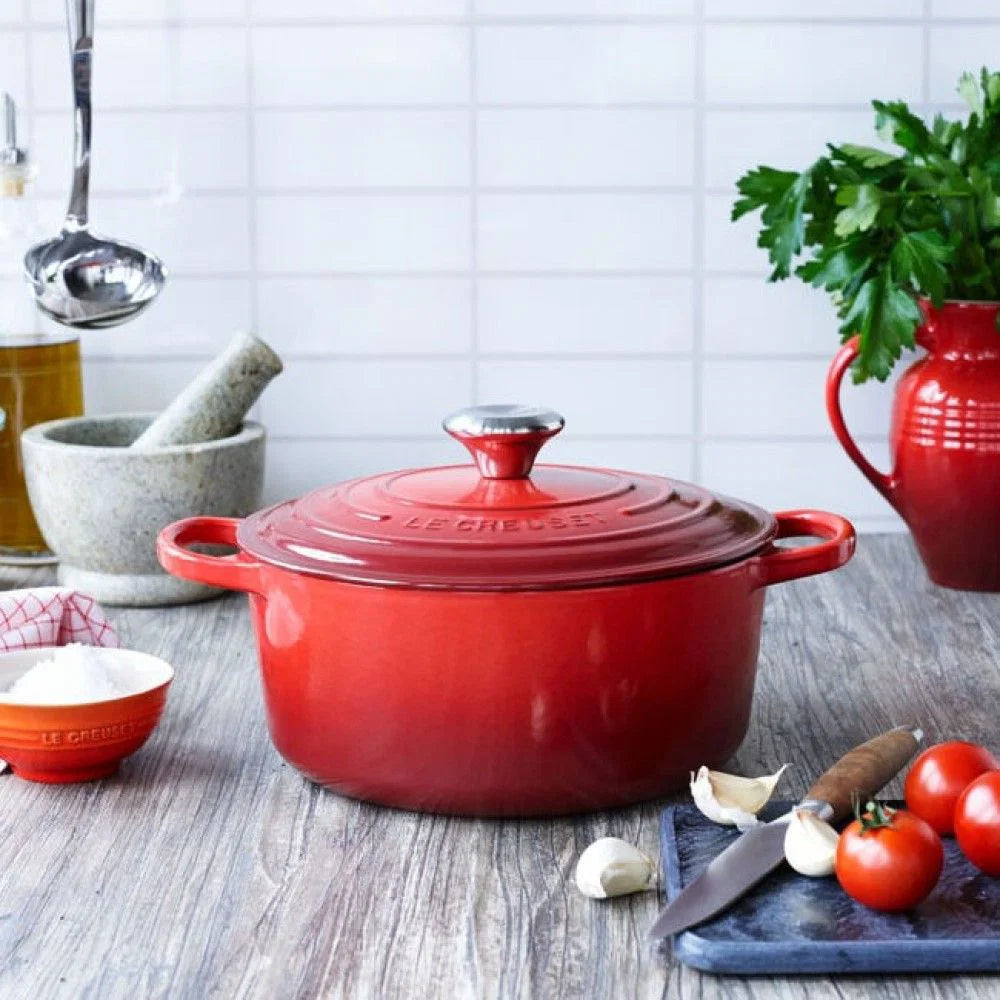 Signature Round Dutch Oven 5.5Qt - Cerise