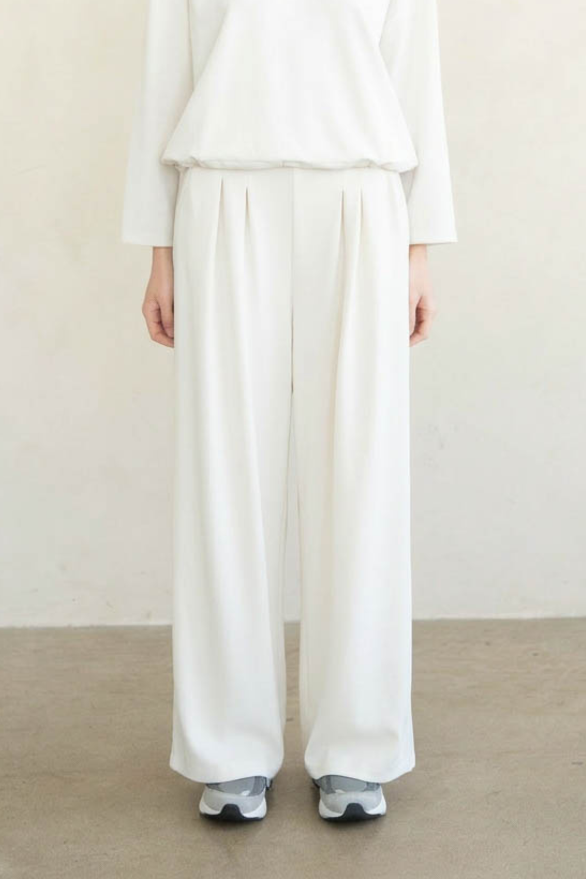 PLEATED WIDE LEG SWEATPANTS